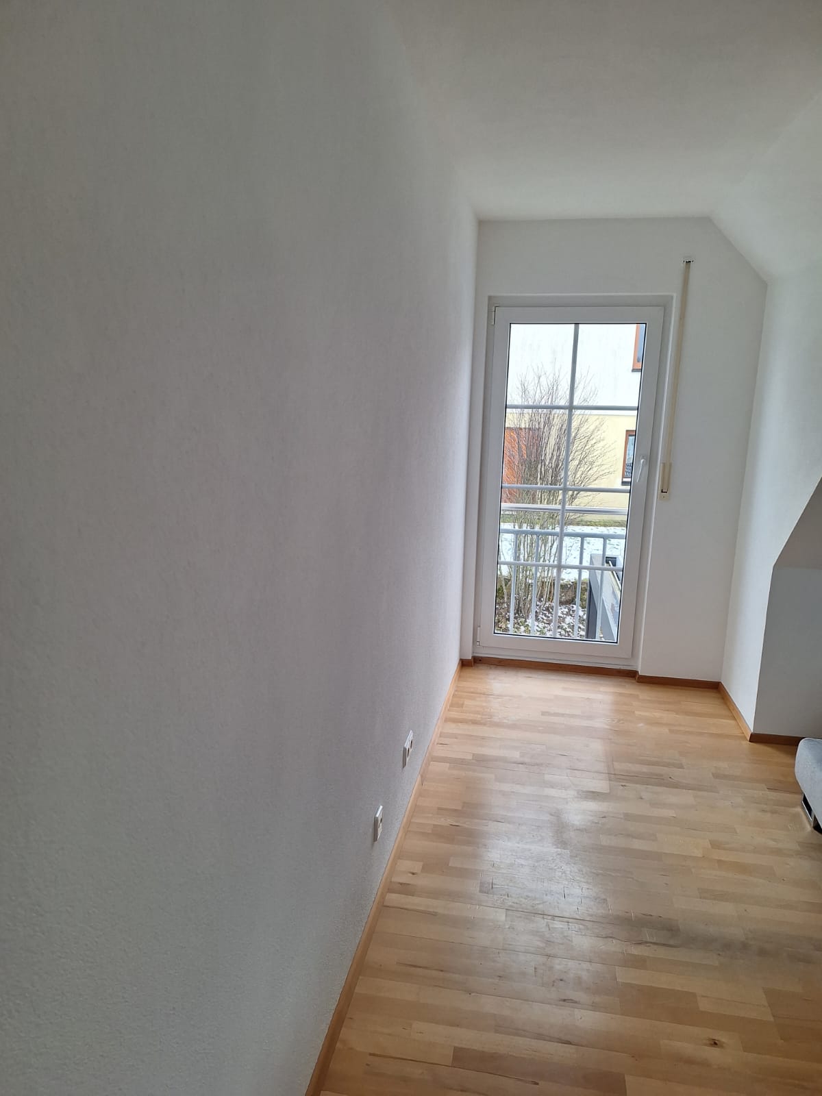 Fertiggestelltes Zimmer mit Parkett